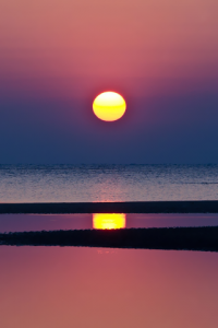 landschappen-iphone-achtergronden-met-de-zee-en-ondergaande-zon-landschappen-iphone-wallpapers