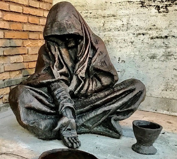 Deze afbeelding heeft een leeg alt-attribuut; de bestandsnaam is 12869-Timothy-Schmalz-Jesus-beggar-Christian-art-today.jpg